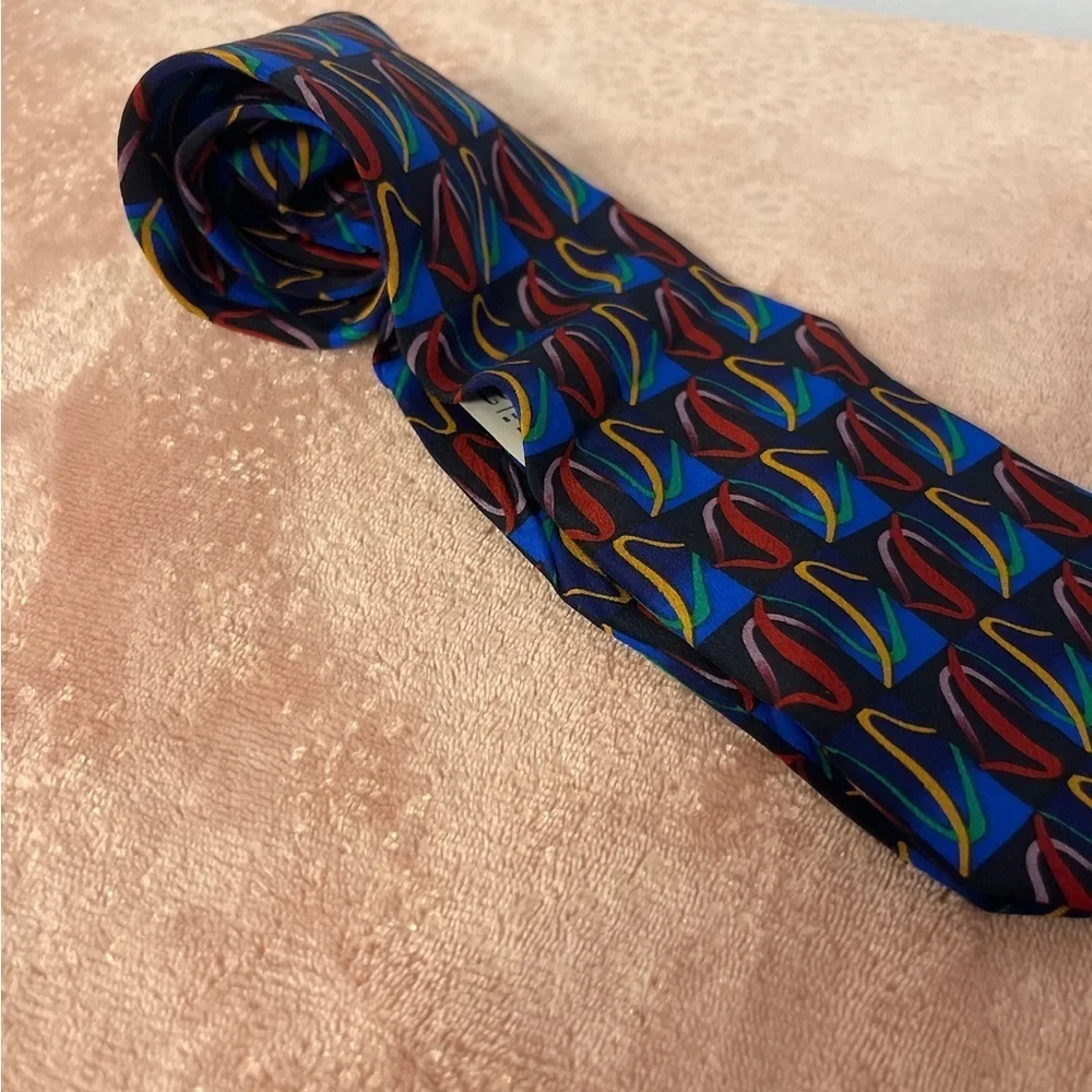 Vibrant Geometric Patterned Tie